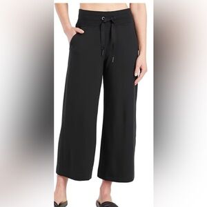 Athleta Balance Wide Leg Crop in SP black